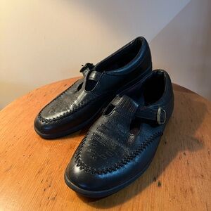 Eurosoft Women’s Black Leather Slip-on Loafers with Adjustable Buckle Size 8.5 W